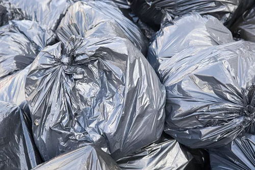 禁塑令全面升級，外賣、快遞與酒店行業(yè)迎來綠色轉型浪潮——青島新材料引領環(huán)保革新